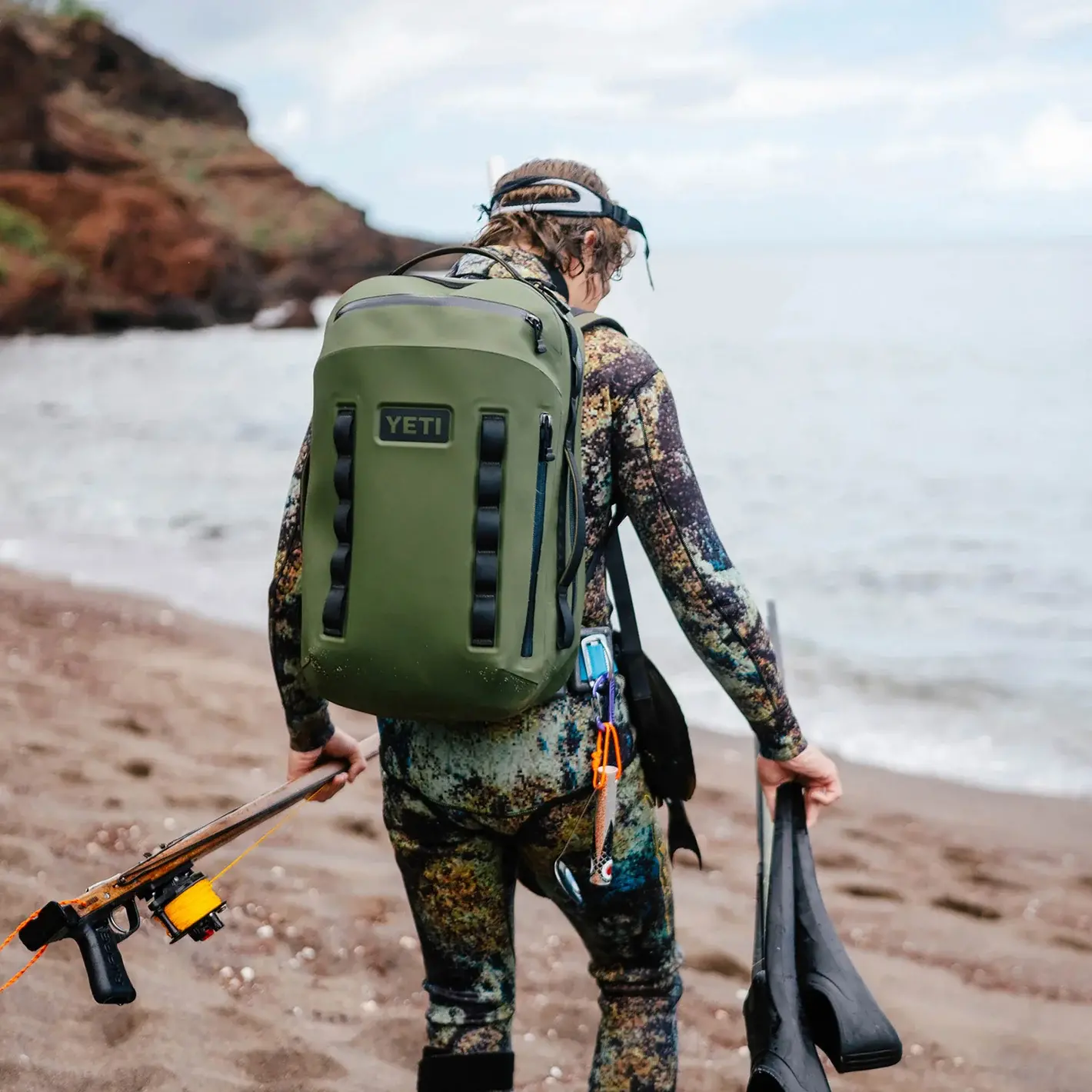 Cayo 35L on the coast