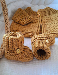 Holland Designs Crochet Pattern - Classic Ribbed Booties