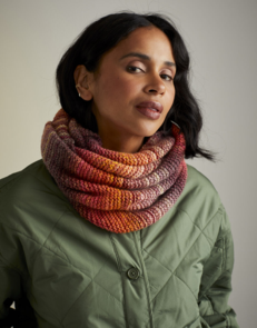Sirdar Knitting Pattern / Kit - Jewelspun #10729 Sunset Stroll Snood