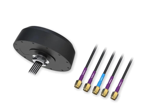 Roof-mounted 5G MIMO and GNSS combo antenna